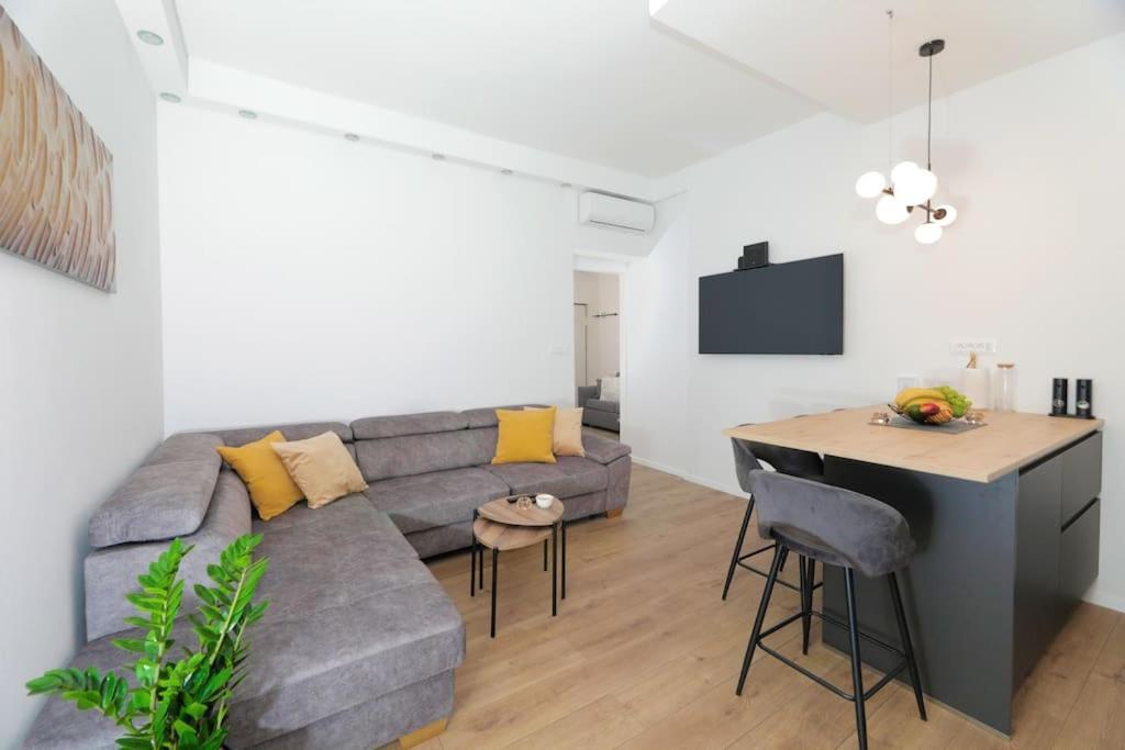 Tata Apartment Split Eksteriør bilde