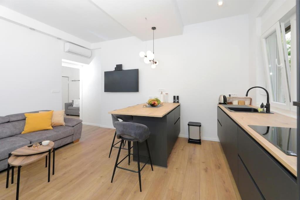 Tata Apartment Split Eksteriør bilde